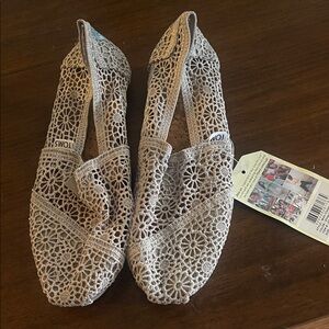 TOMS Women's Floral Crochet Flats - Light Gray